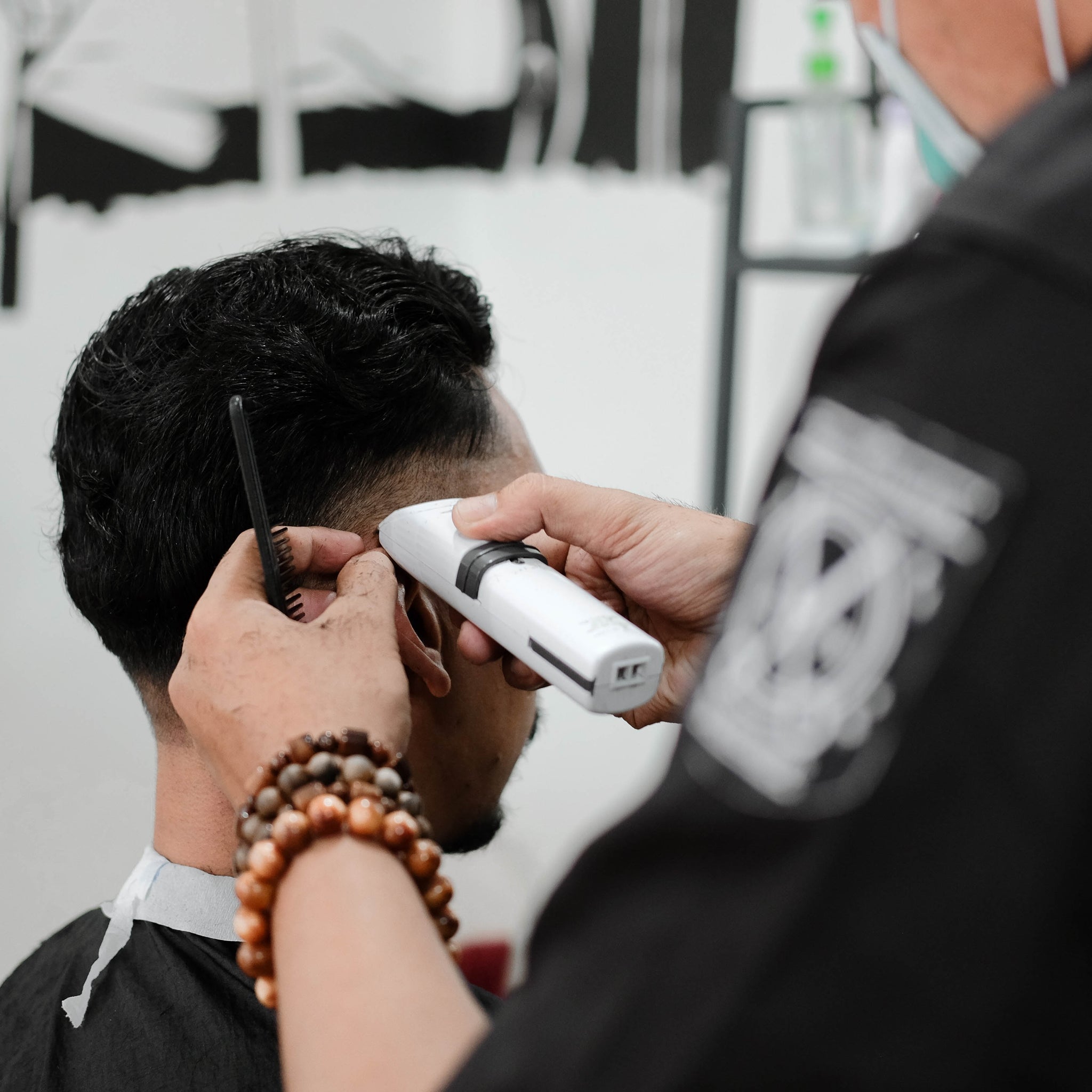 Mastering the Art of Precision: A Guide to Choosing the Right Trimmer for Your Style